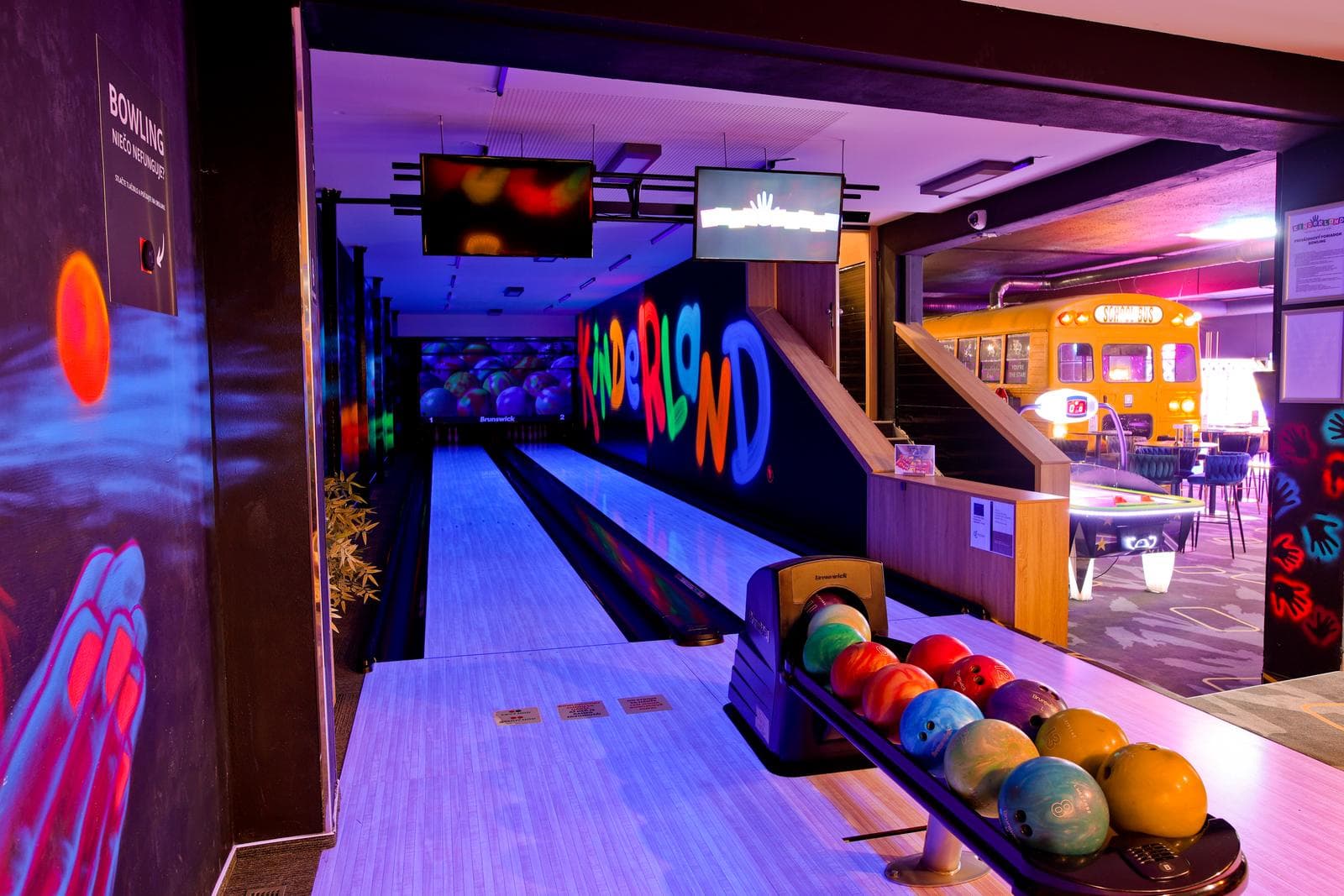 BOWLING